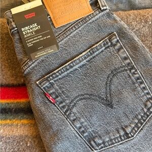 Levi's Ribcage Straight Ankle Jeans - Grey Wash